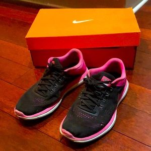 Nike sneakers running shoes tennis shoes FLEX 2016 Run hot pink black in box